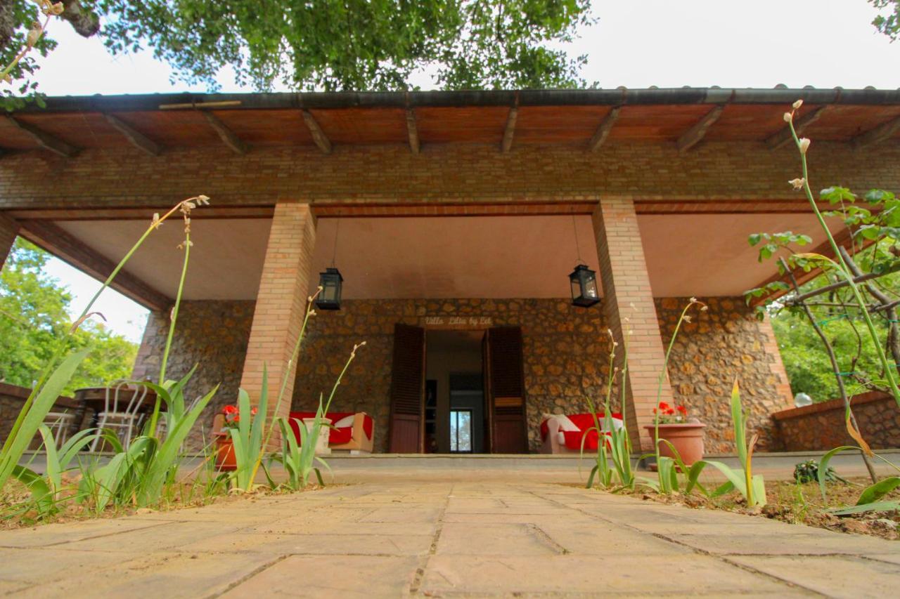 Villa Lilia by Let Siena Esterno foto