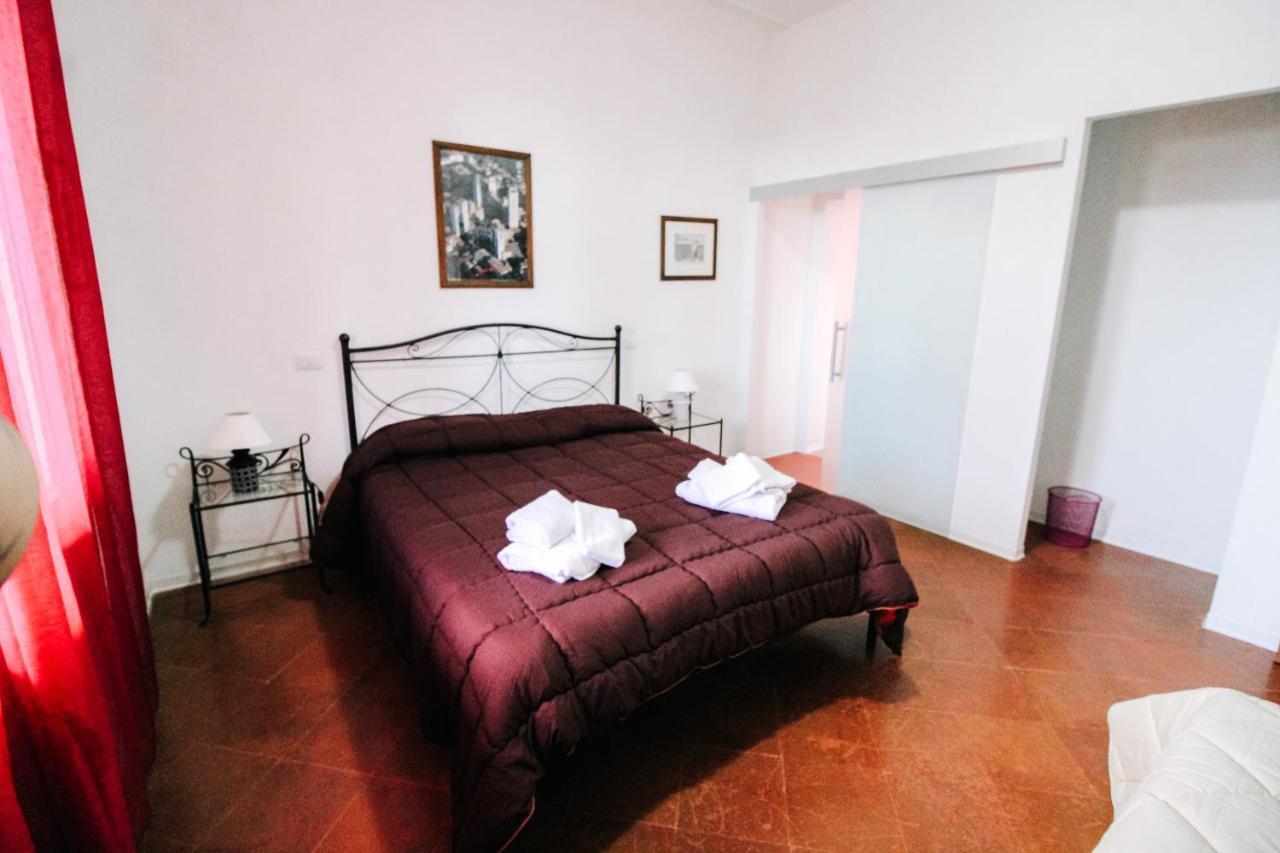 Villa Lilia by Let Siena Esterno foto