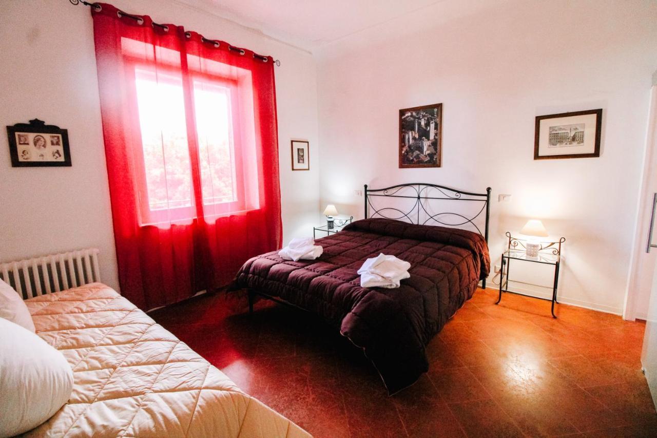 Villa Lilia by Let Siena Esterno foto