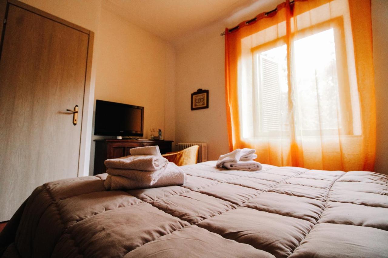 Villa Lilia by Let Siena Esterno foto