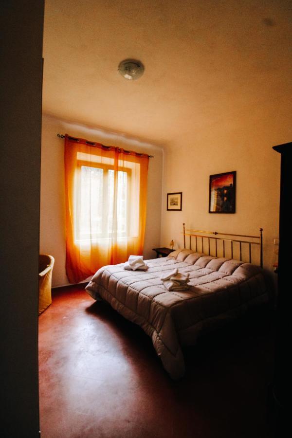 Villa Lilia by Let Siena Esterno foto