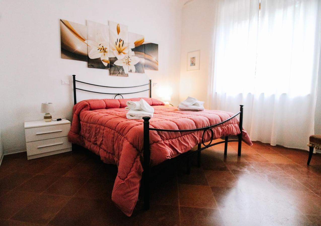 Villa Lilia by Let Siena Esterno foto