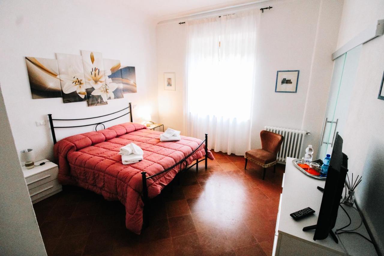 Villa Lilia by Let Siena Esterno foto